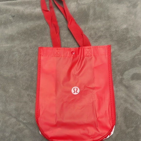 Lululemon everywhere belt bag NEW WITH TAGS..(includes a free bag ) 1L S… - Picture 6 of 7